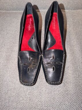 AEROSOLES Black Leather Loafers with Red Insole